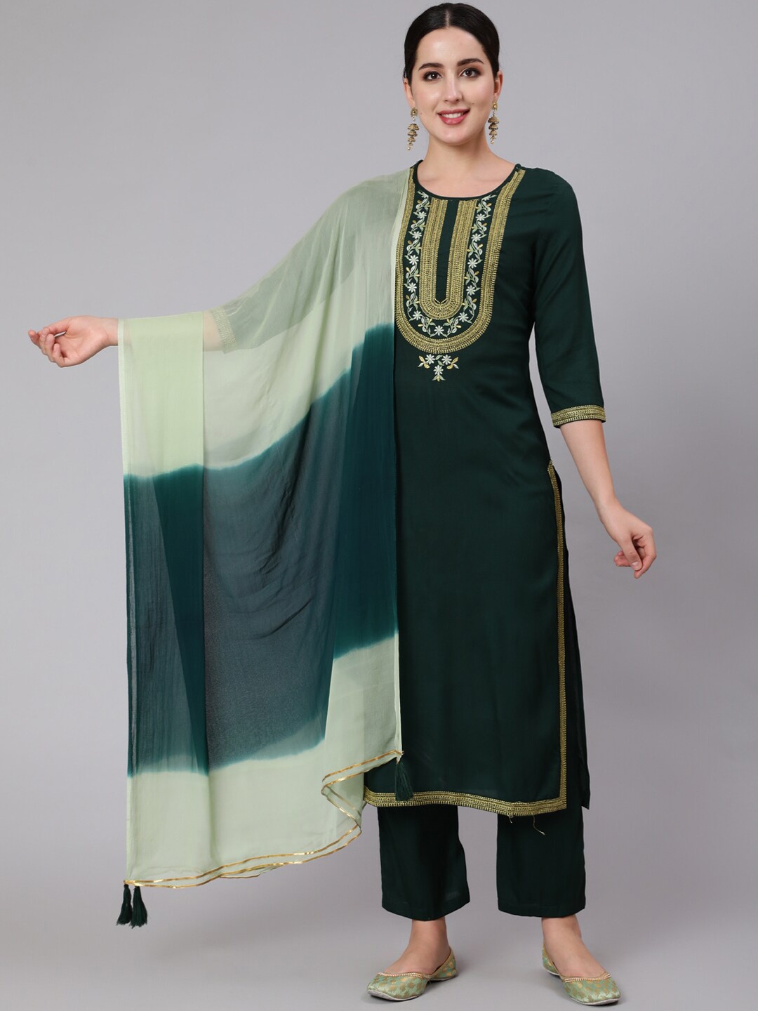 KIMAYRA Women Green Ethnic Motifs Yoke Design Panelled Kurti with Trousers & With Dupatta
KIMAYRA Women Green Ethnic Motifs Yoke Design Panelled Kurti with Trousers & With Dupatta