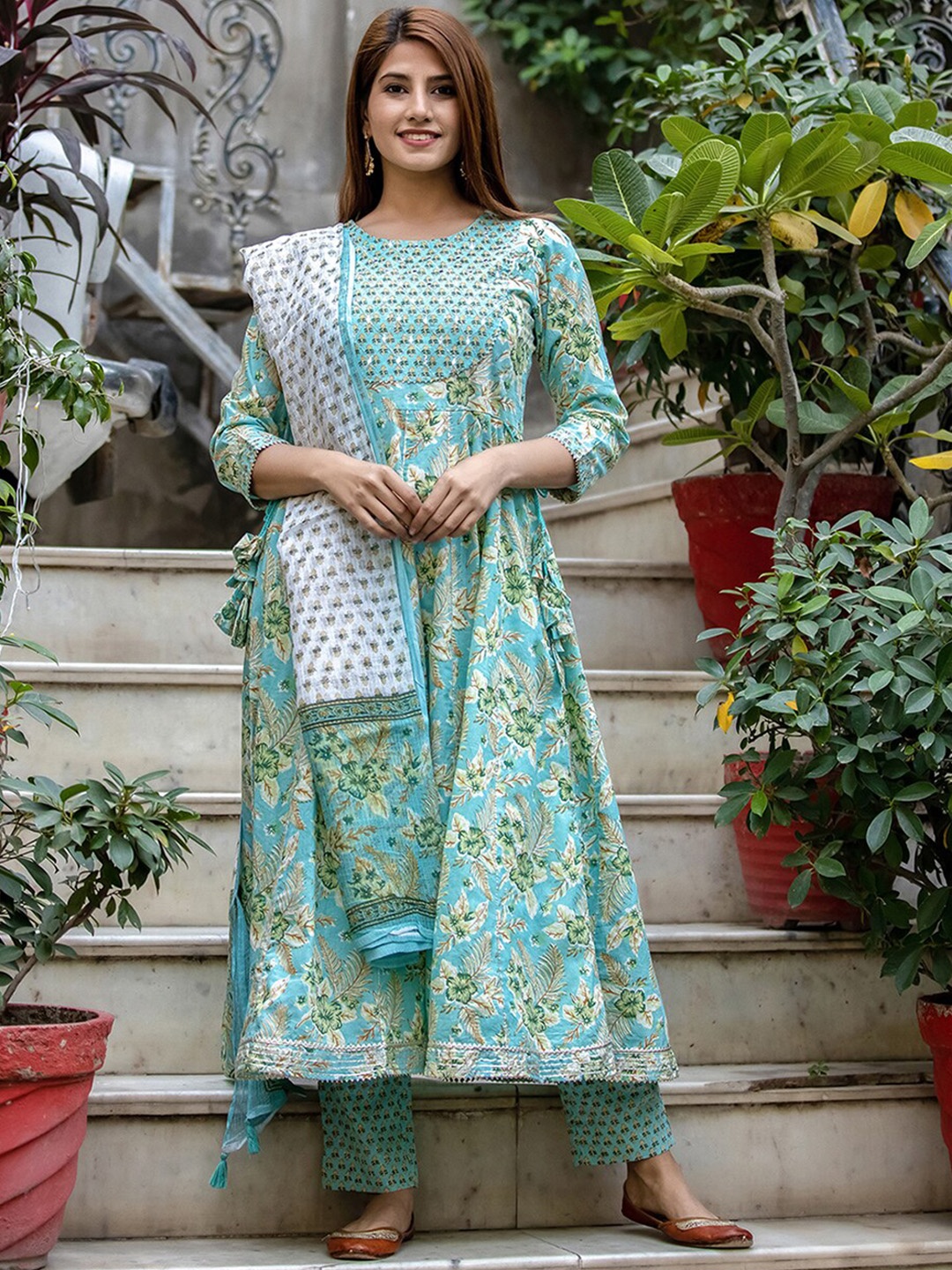 KAAJH Women Sea Green Floral Printed Gotta Patti Pure Cotton Kurta with Trousers & Dupatta
KAAJH Women Sea Green Floral Printed Gotta Patti Pure Cotton Kurta with Trousers & Dupatta