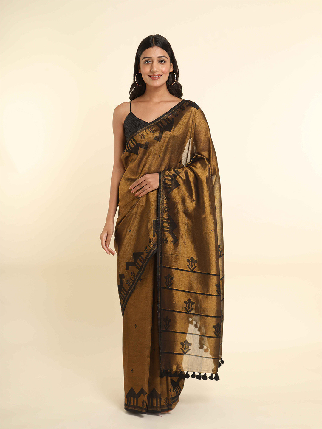 Suta Golden & Black Woven Design Saree, Gold 
Suta Golden & Black Woven Design Saree, Gold