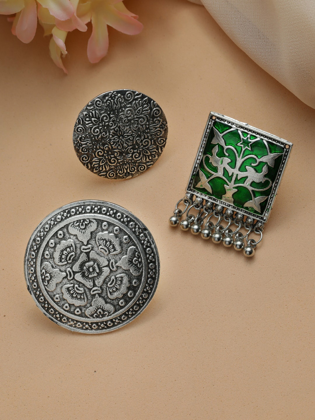 Priyaasi Women Set Of 3 Silver Plated Oxidised Green Floral Intricate Design Finger Ring
Priyaasi Women Set Of 3 Silver Plated Oxidised Green Floral Intricate Design Finger Ring