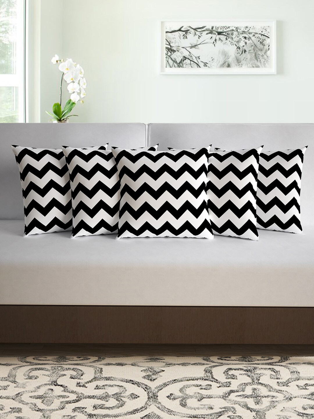 Divine Casa White & Black Set of 5 Abstract Printed 16"X16" Cotton Square Cushion Covers
Divine Casa White & Black Set of 5 Abstract Printed 16"X16" Cotton Square Cushion Covers