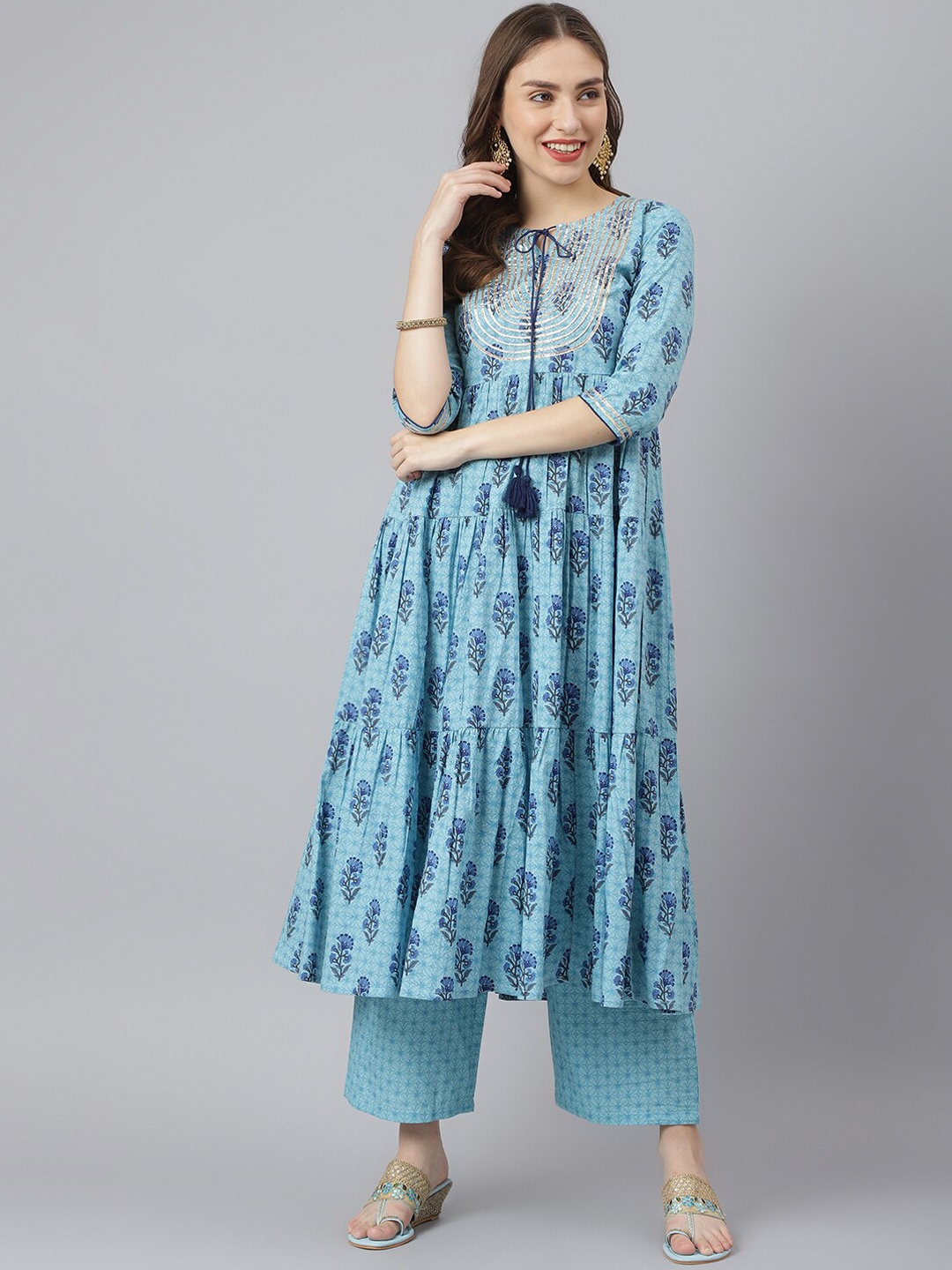 SIAH Women Blue Ethnic Motifs Printed Panelled Gotta Patti Pure Cotton Kurta with Palazzos
SIAH Women Blue Ethnic Motifs Printed Panelled Gotta Patti Pure Cotton Kurta with Palazzos