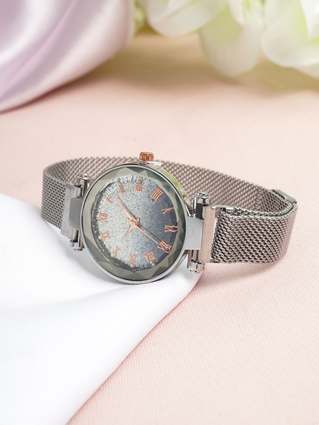 Ferosh Women Multicoloured Embellished Dial & Silver Toned Bracelet Style Straps Analogue Watch
Ferosh Women Multicoloured Embellished Dial & Silver Toned Bracelet Style Straps Analogue Watch