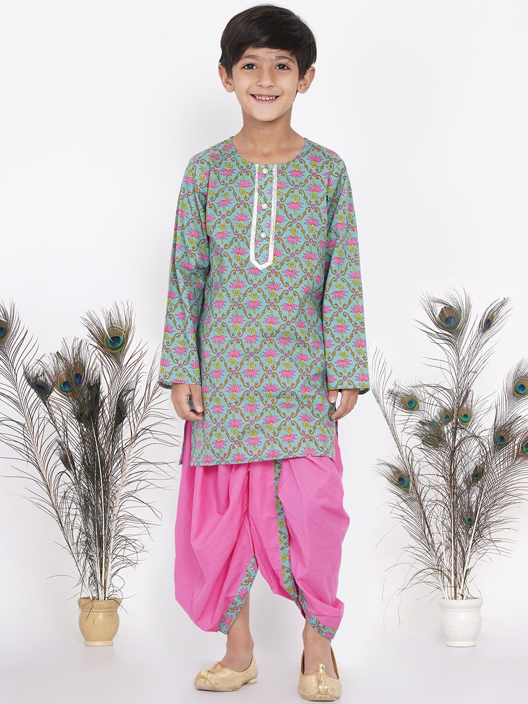 Little Bansi Boys Multicoloured Ethnic Motifs Printed Pure Cotton Kurta with Dhoti Pants & With Dupatta, Multi
Little Bansi Boys Multicoloured Ethnic Motifs Printed Pure Cotton Kurta with Dhoti Pants & With Dupatta, Multi