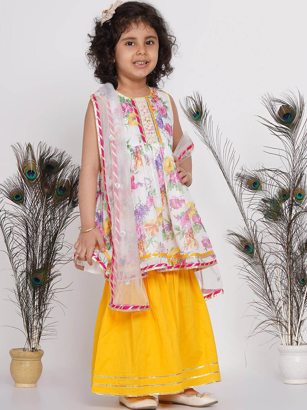 Little Bansi Girls Multicoloured Floral Printed Pure Cotton Kurta with Skirt & With Dupatta, Multi
Little Bansi Girls Multicoloured Floral Printed Pure Cotton Kurta with Skirt & With Dupatta, Multi
