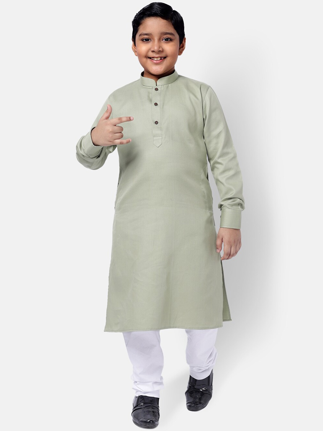 NAMASKAR Kids-Boys Green Pure Cotton Kurta with Churidar With Nehru Jacket
NAMASKAR Kids-Boys Green Pure Cotton Kurta with Churidar With Nehru Jacket