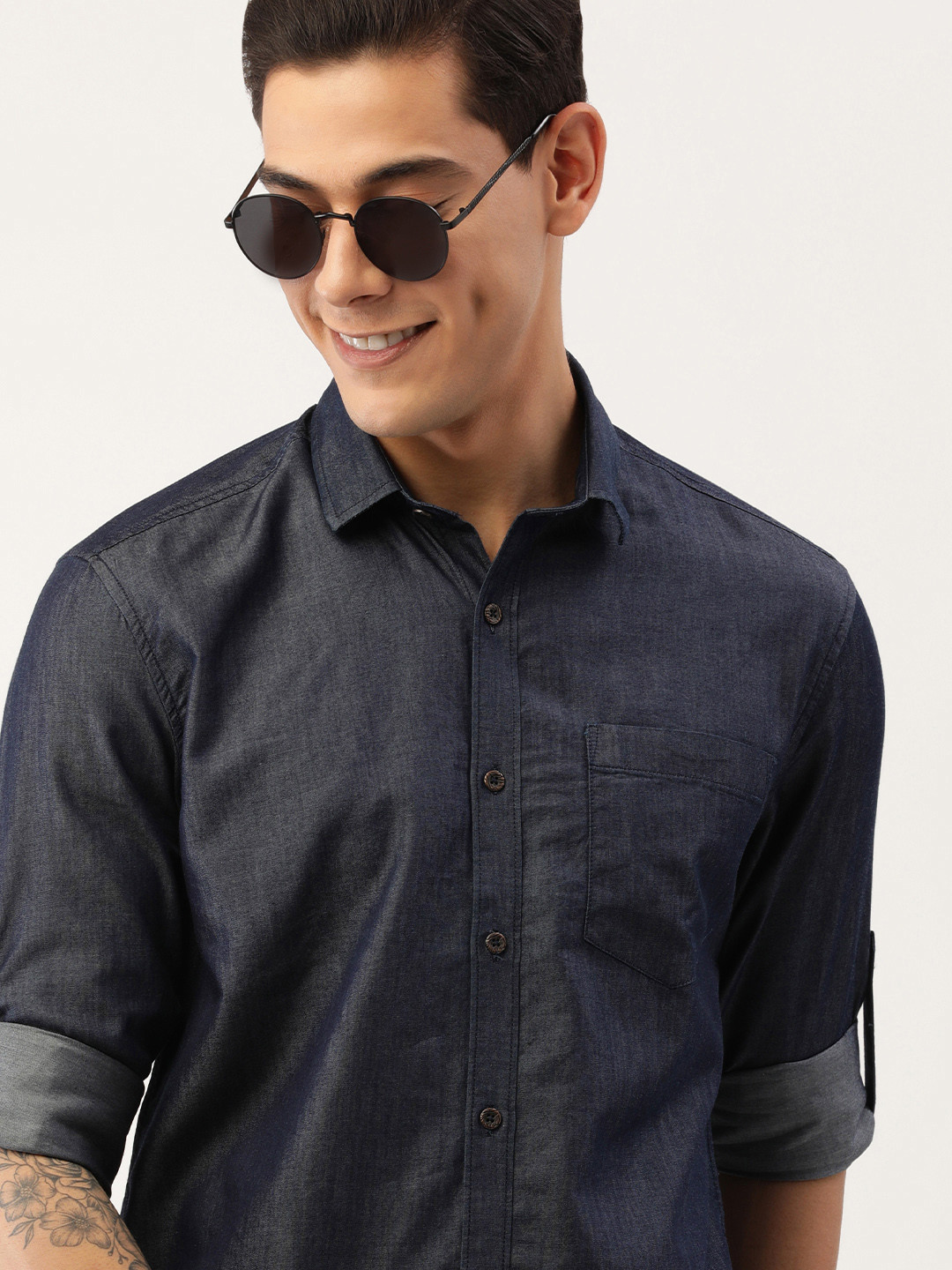 IMYOUNG Men Navy Blue Slim Fit Casual Denim Shirt
IMYOUNG Men Navy Blue Slim Fit Casual Denim Shirt