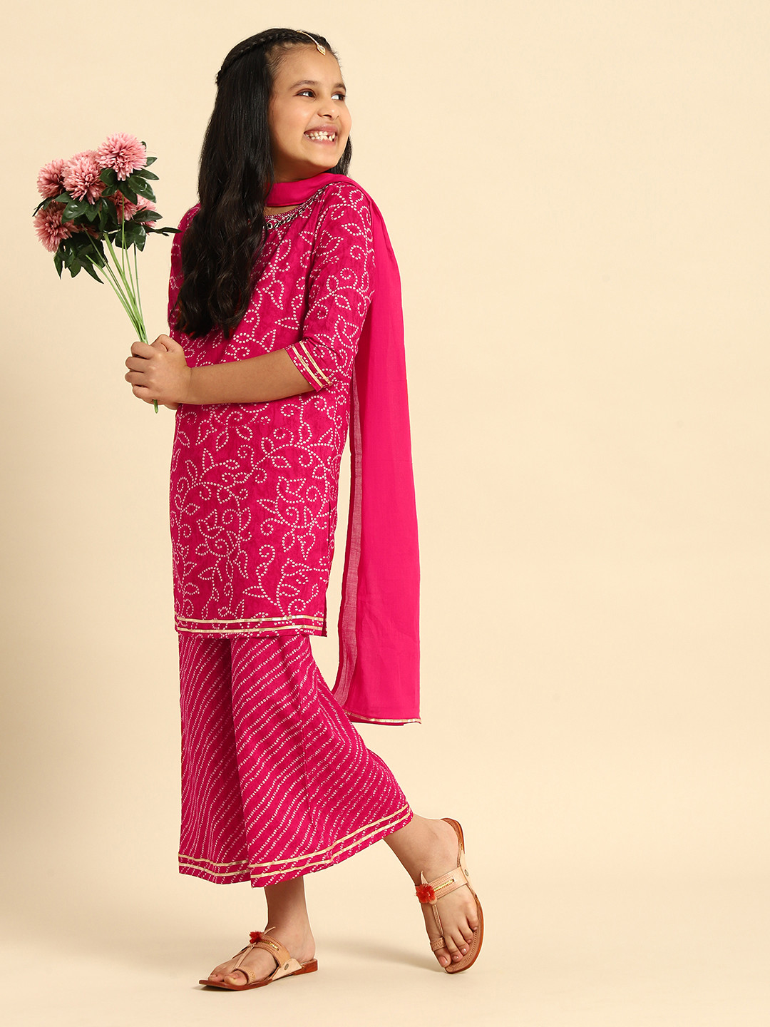 House of Pataudi Girls Pink Printed Pure Cotton Kurta with Palazzos & With Dupatta
House of Pataudi Girls Pink Printed Pure Cotton Kurta with Palazzos & With Dupatta