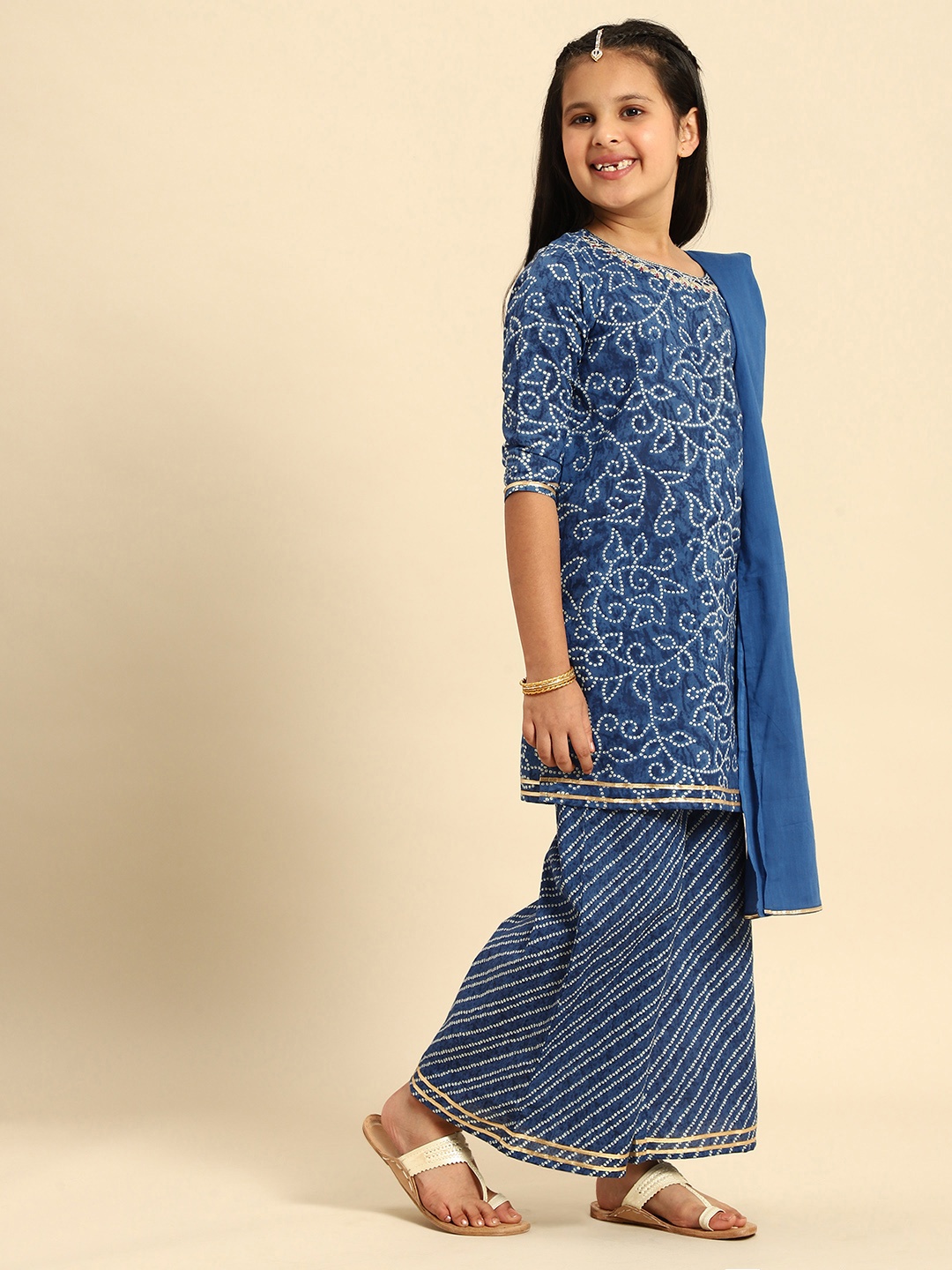 House of Pataudi Girls Blue Bandhani Print Pure Cotton Kurta with Palazzos & Dupatta
House of Pataudi Girls Blue Bandhani Print Pure Cotton Kurta with Palazzos & Dupatta