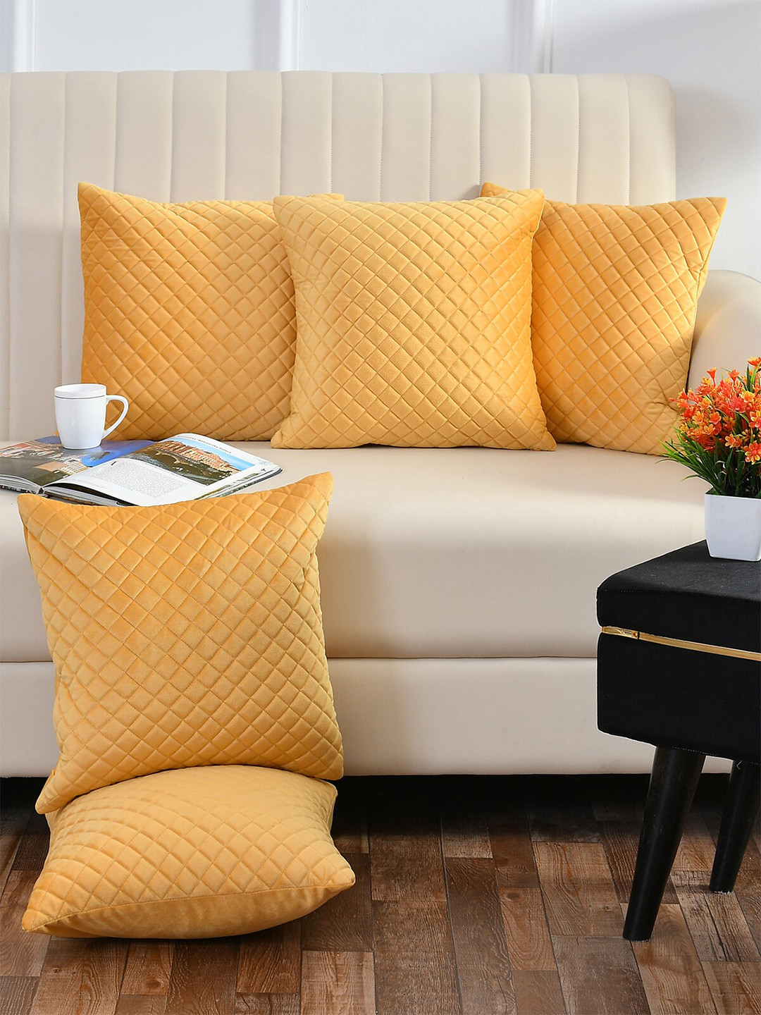 Florida Yellow Set of 5 Geometric Velvet Square Cushion Covers
Florida Yellow Set of 5 Geometric Velvet Square Cushion Covers