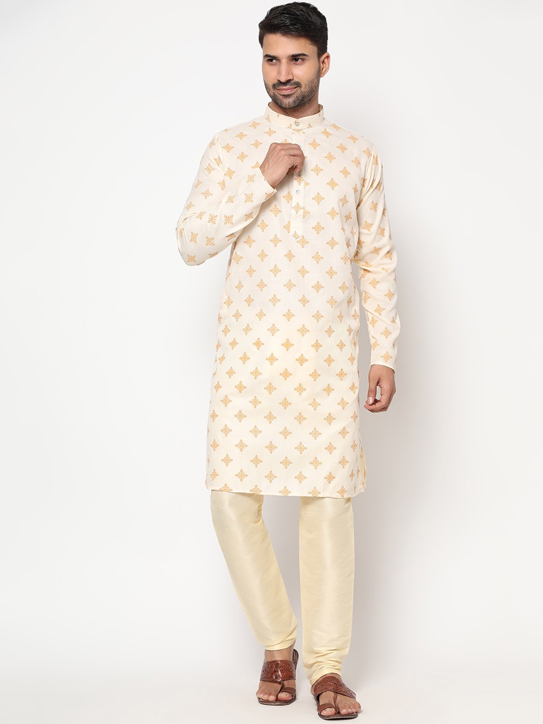 PEONY SMART WORLD Men Cream-Coloured Ethnic Motifs Printed Angrakha Kurta with Pyjamas
PEONY SMART WORLD Men Cream-Coloured Ethnic Motifs Printed Angrakha Kurta with Pyjamas