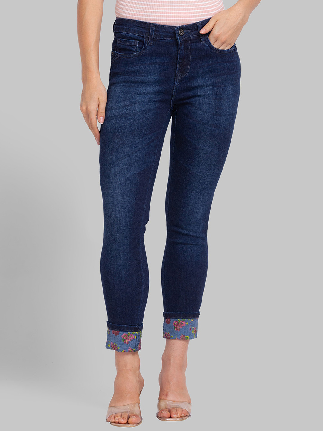 Parx Women Blue Skinny Fit Light Fade Jeans 
Parx Women Blue Skinny Fit Light Fade Jeans