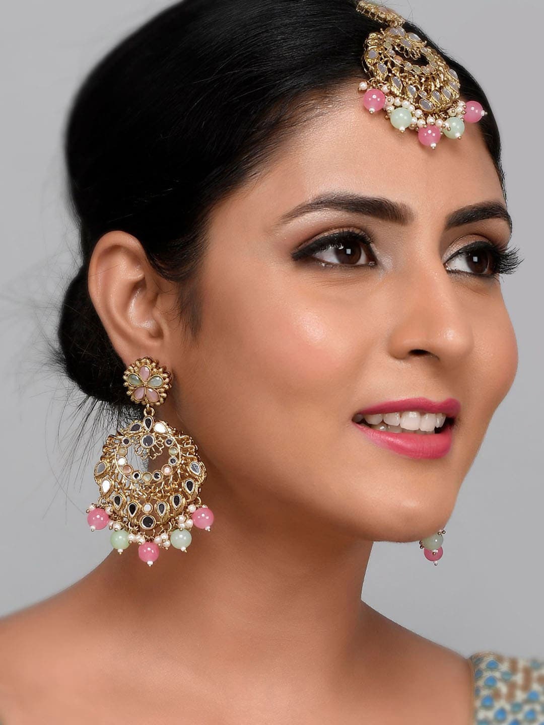 AQUASTREET JEWELS Gold-Plated Green & Pink Mirror Stone-Studded & Pearl Beaded Jewellery Set
AQUASTREET JEWELS Gold-Plated Green & Pink Mirror Stone-Studded & Pearl Beaded Jewellery Set
