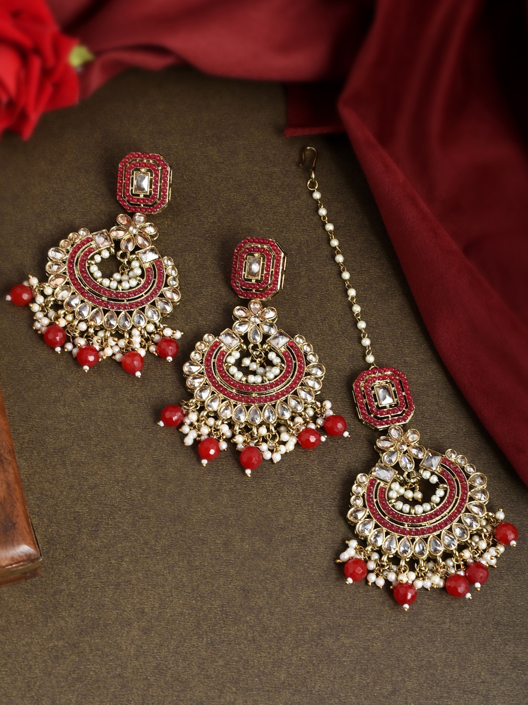 AQUASTREET JEWELS Gold-Plated Red & White AD-Studded & Beaded Handcrafted Jewellery Set
AQUASTREET JEWELS Gold-Plated Red & White AD-Studded & Beaded Handcrafted Jewellery Set