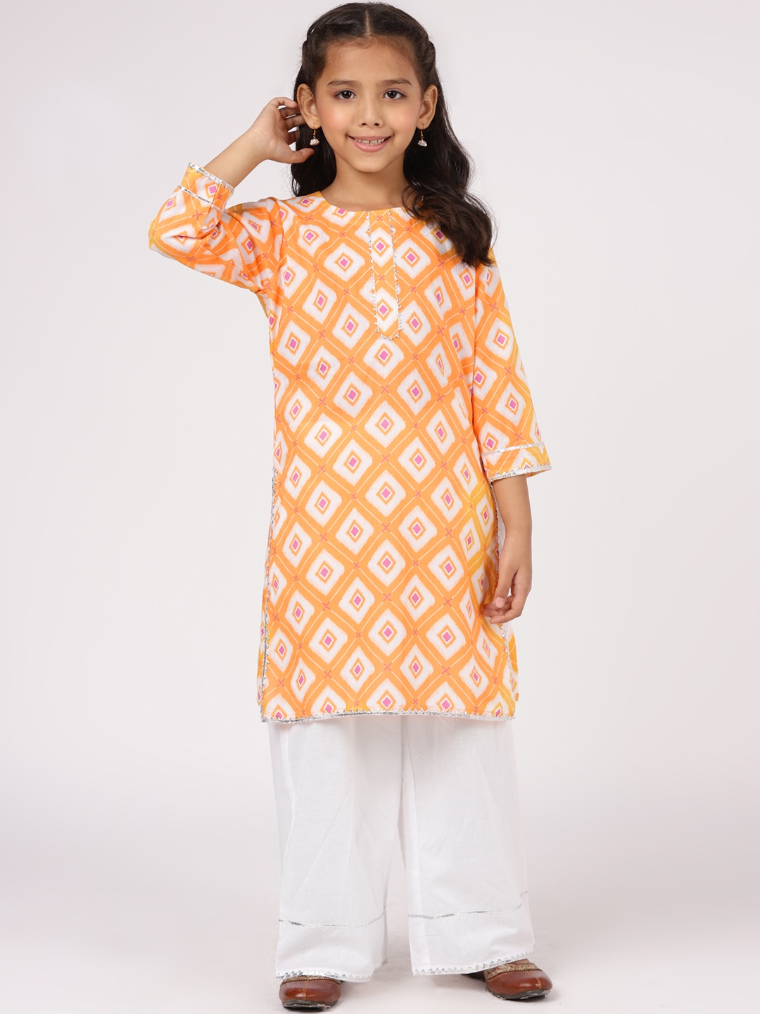Libas KIDS Girls Orange Ethnic Motifs Printed Gotta Patti Pure Cotton Kurta with Palazzos
Libas KIDS Girls Orange Ethnic Motifs Printed Gotta Patti Pure Cotton Kurta with Palazzos