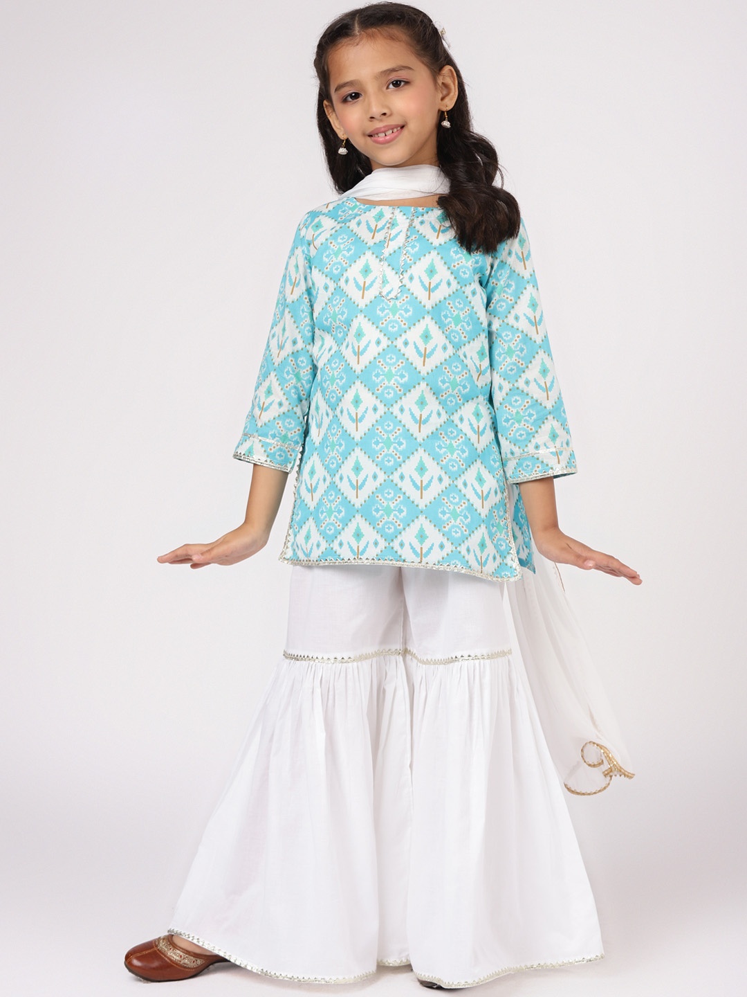 Libas KIDS Girls Blue Ethnic Motifs Printed Gotta Patti Kurti with Sharara & With Dupatta
Libas KIDS Girls Blue Ethnic Motifs Printed Gotta Patti Kurti with Sharara & With Dupatta