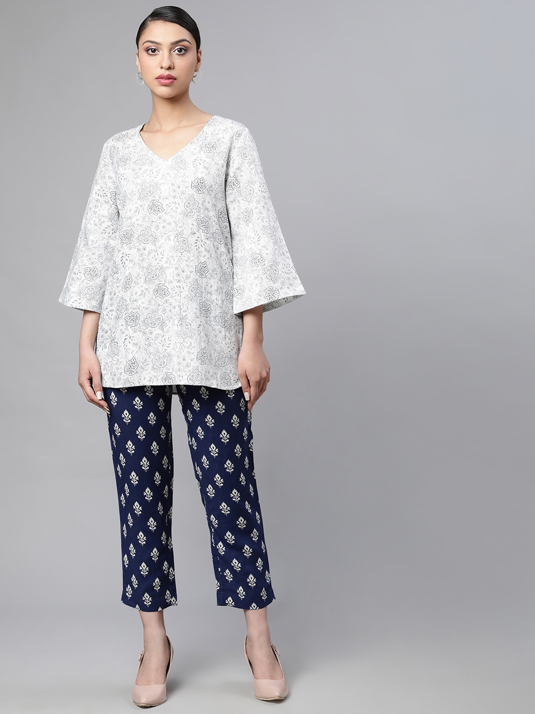 Linen Club Woman Women Navy Blue Ethnic Motifs Printed Linen Kurti with Trousers
Linen Club Woman Women Navy Blue Ethnic Motifs Printed Linen Kurti with Trousers