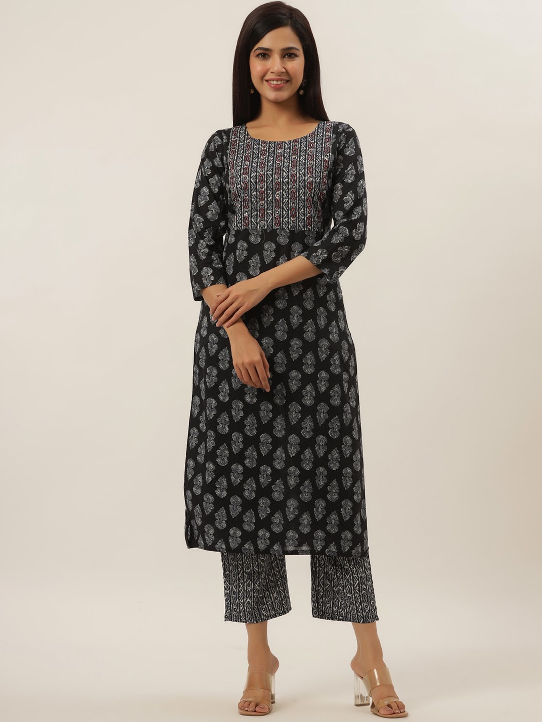 Yufta Women Black Ethnic Motifs Yoke Design Panelled Sequinned Pure Cotton Kurti with Trousers
Yufta Women Black Ethnic Motifs Yoke Design Panelled Sequinned Pure Cotton Kurti with Trousers
