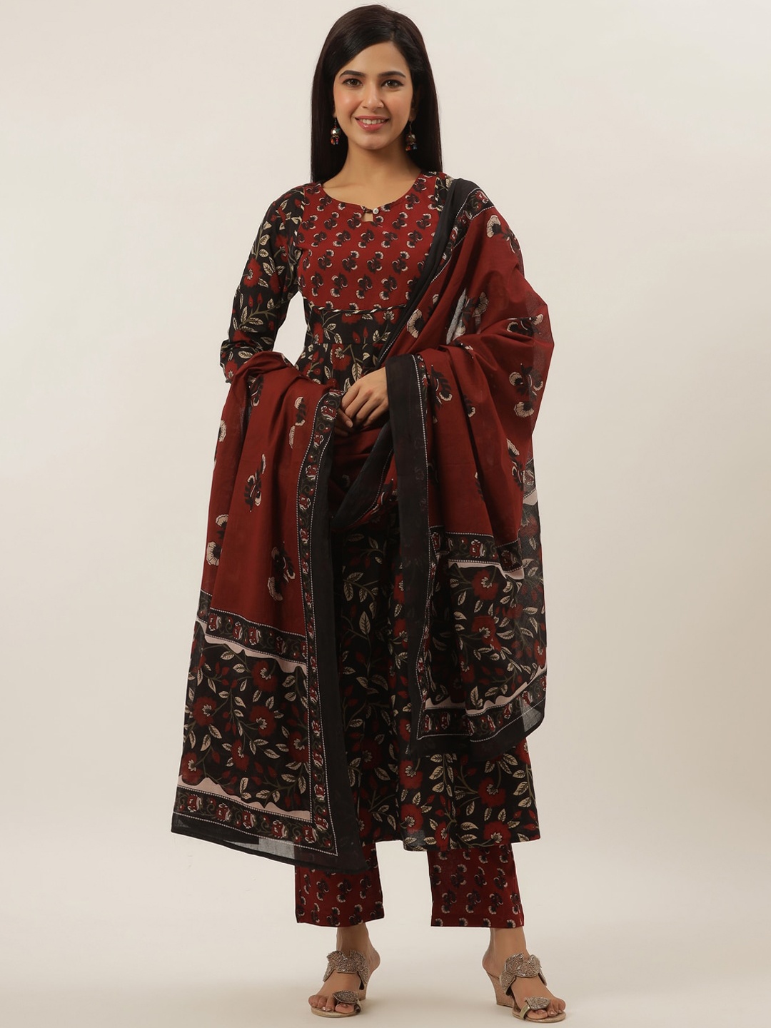 Yufta Women Black Ethnic Motifs Empire Thread Work Pure Cotton Kurta with Trousers & With Dupatta
Yufta Women Black Ethnic Motifs Empire Thread Work Pure Cotton Kurta with Trousers & With Dupatta
