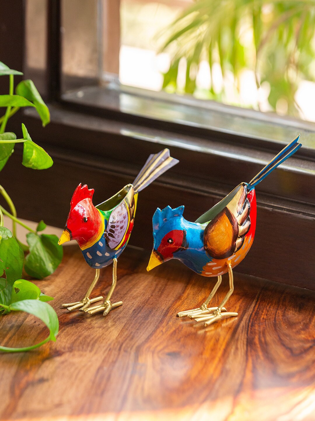 ExclusiveLane Red & Blue Handwoven Blabber Bird Mesh Showpieces, Brown