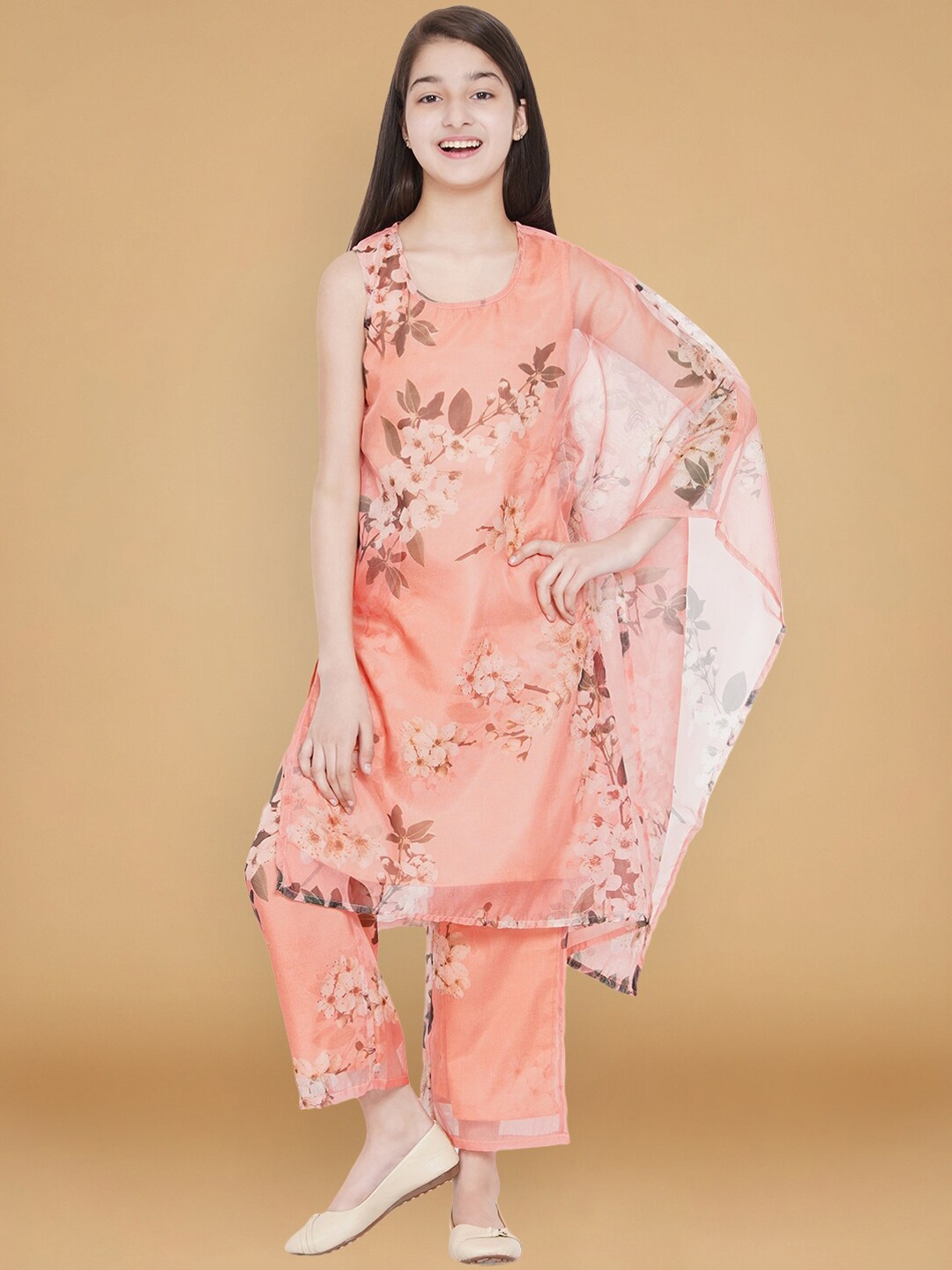 titliyan Girls Peach-Coloured Floral Embroidered Angrakha Kurti with Trousers & With Dupatta
titliyan Girls Peach-Coloured Floral Embroidered Angrakha Kurti with Trousers & With Dupatta