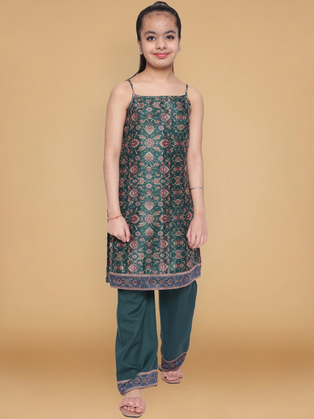 titliyan Girls Green Embroidered Layered Chanderi Silk Kurti with Skirt & With Dupatta
titliyan Girls Green Embroidered Layered Chanderi Silk Kurti with Skirt & With Dupatta