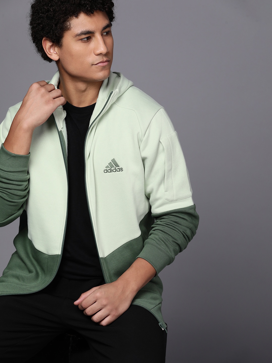 ADIDAS Men Green Essentials For Gameday Fleece Full-Zip Colourblocked Hooded Sweatshirt
ADIDAS Men Green Essentials For Gameday Fleece Full-Zip Colourblocked Hooded Sweatshirt