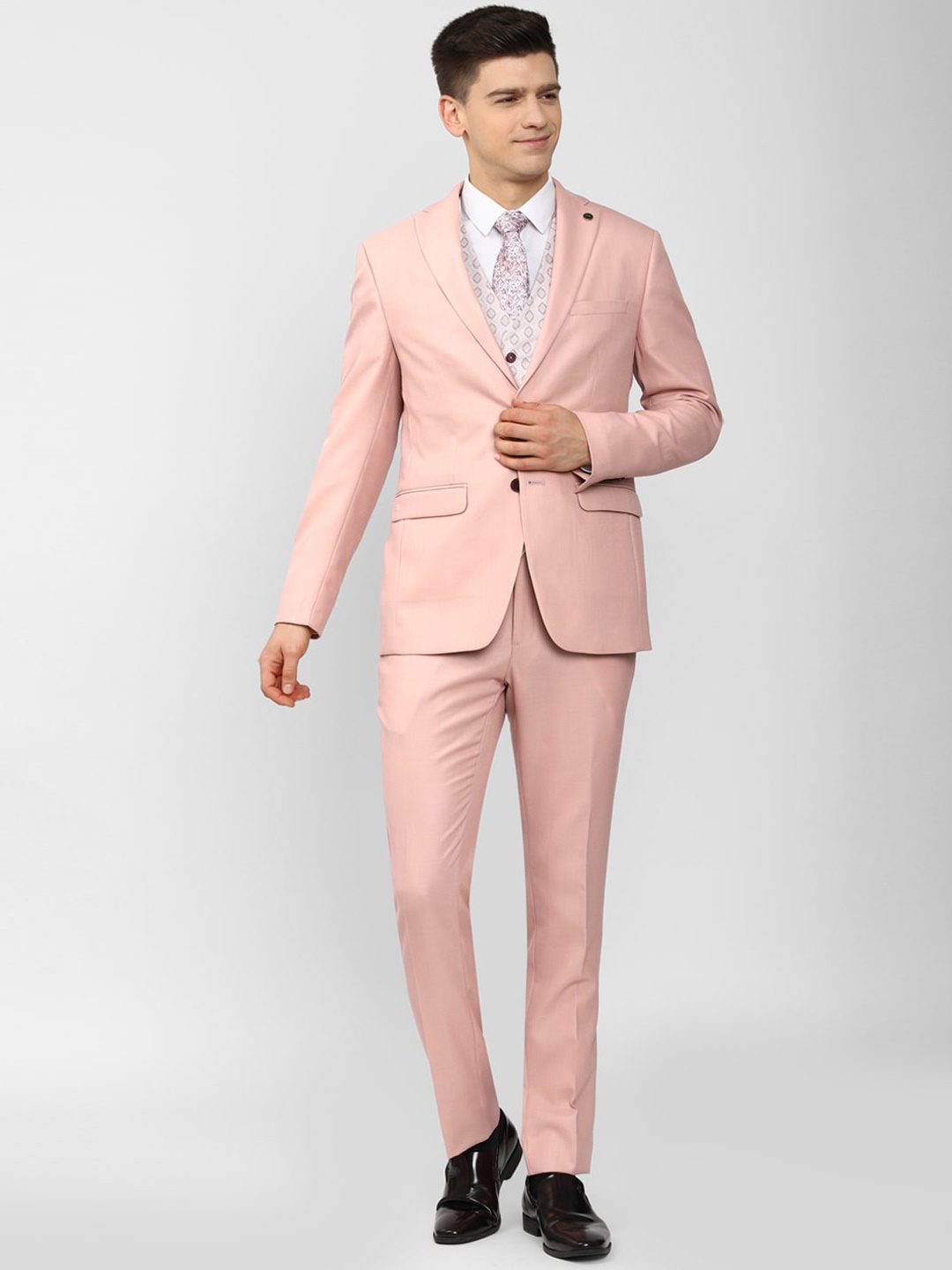 Peter England Elite Men Pink Solid Slim-Fit Single-Breasted Three-Piece Formal Suit
Peter England Elite Men Pink Solid Slim-Fit Single-Breasted Three-Piece Formal Suit