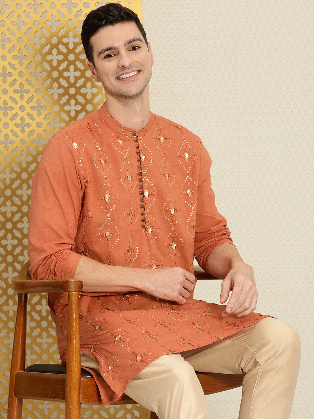 House of Pataudi Men Rust Brown Ethnic Motifs Sequins Embellished Pure Cotton Jashn Kurta
House of Pataudi Men Rust Brown Ethnic Motifs Sequins Embellished Pure Cotton Jashn Kurta