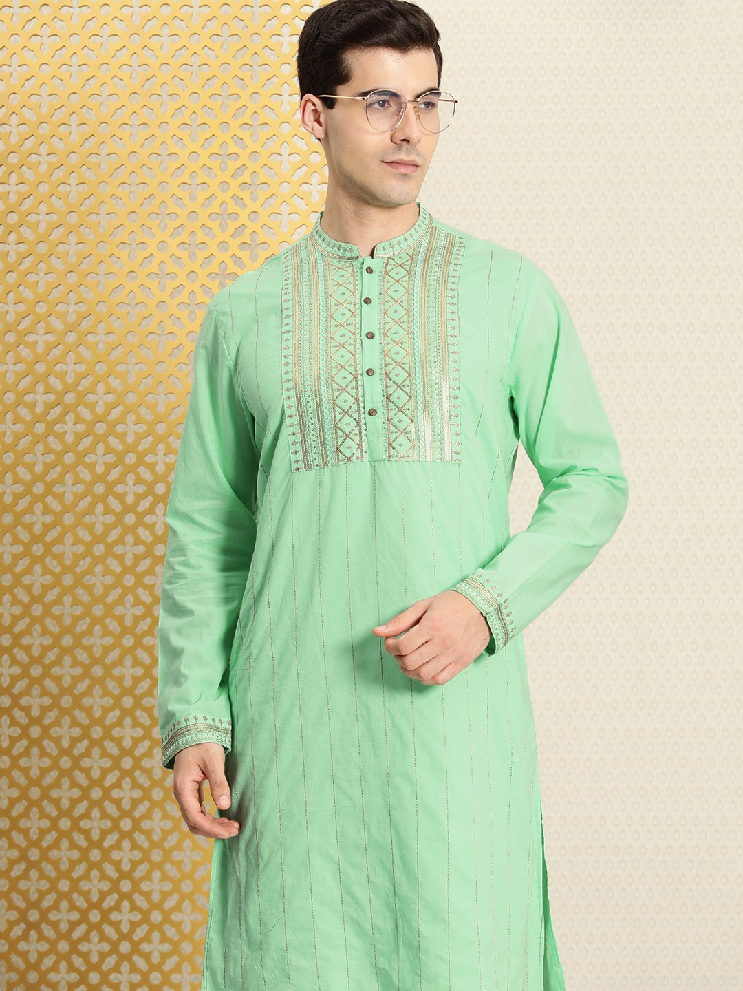 House of Pataudi Jashn Sequinned Embellished Yoke Design Zari Work Pure Cotton Kurta, Green
House of Pataudi Jashn Sequinned Embellished Yoke Design Zari Work Pure Cotton Kurta, Green