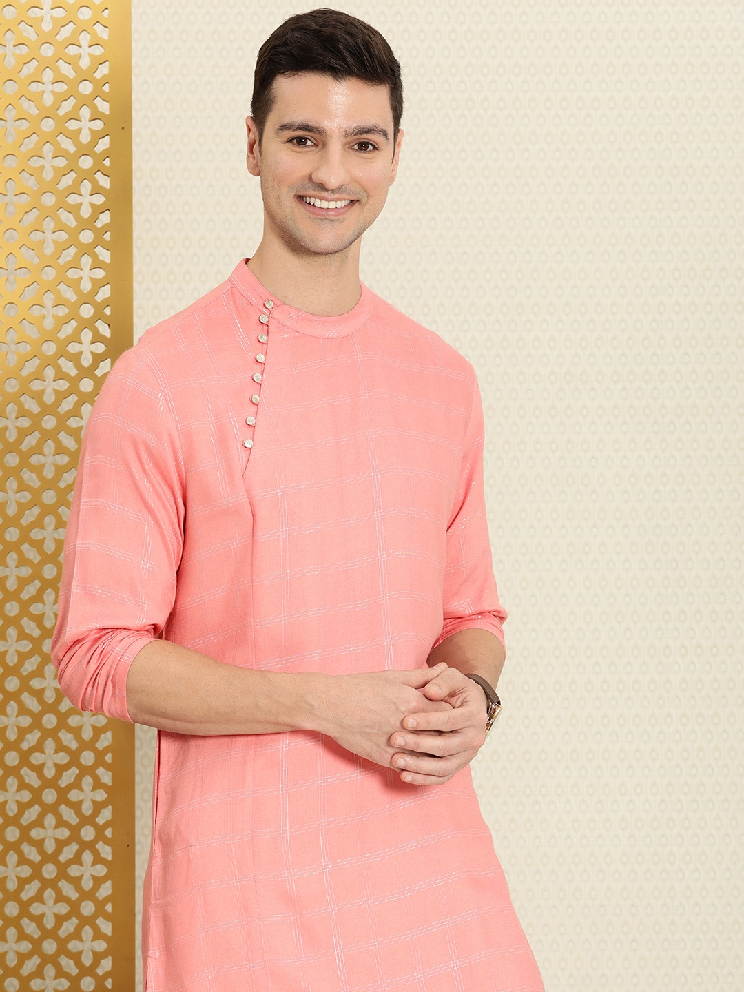 House of Pataudi Men Pink & Silver-Toned Checked Mandarin Collar Pastels Rozana Kurta
House of Pataudi Men Pink & Silver-Toned Checked Mandarin Collar Pastels Rozana Kurta