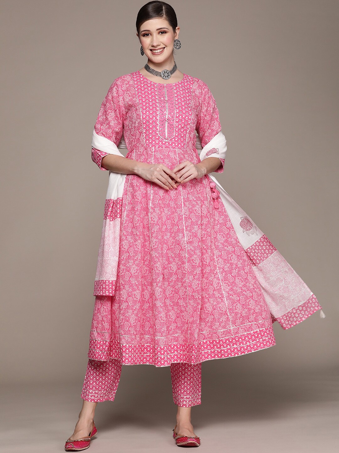 Ishin Women Pink Floral Printed Empire Sequinned Pure Cotton Kurta with Trousers & With Dupatta
Ishin Women Pink Floral Printed Empire Sequinned Pure Cotton Kurta with Trousers & With Dupatta