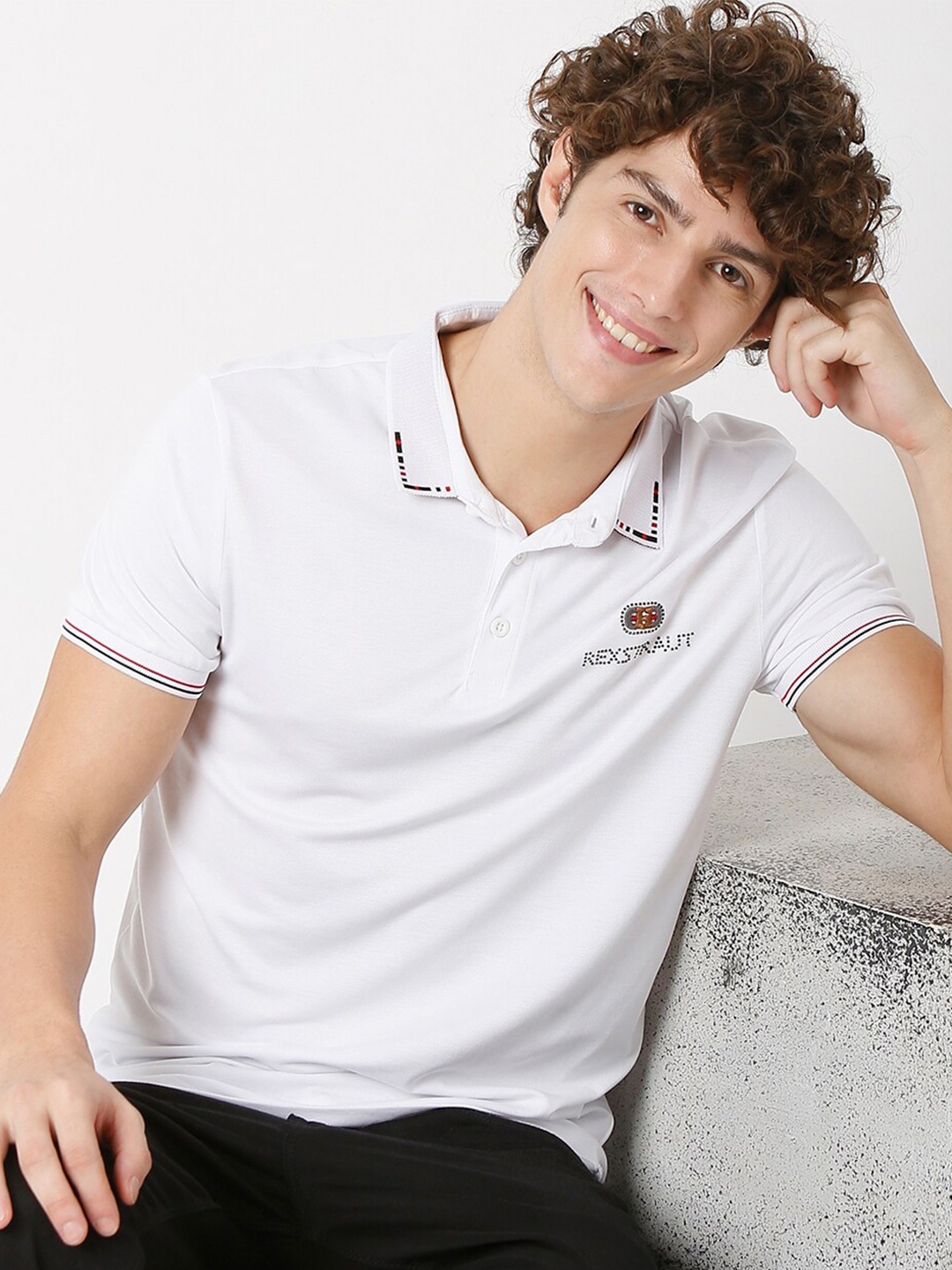 Rex Straut Jeans Men White & Navy Blue Brand Logo Printed Polo Collar Slim Fit T-shirt
Rex Straut Jeans Men White & Navy Blue Brand Logo Printed Polo Collar Slim Fit T-shirt
