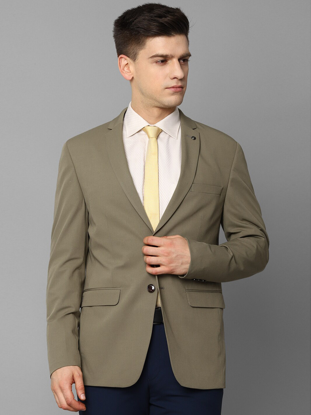 Allen Solly Men Olive Green Solid Single-Breasted Slim-Fit Formal Blazer
Allen Solly Men Olive Green Solid Single-Breasted Slim-Fit Formal Blazer