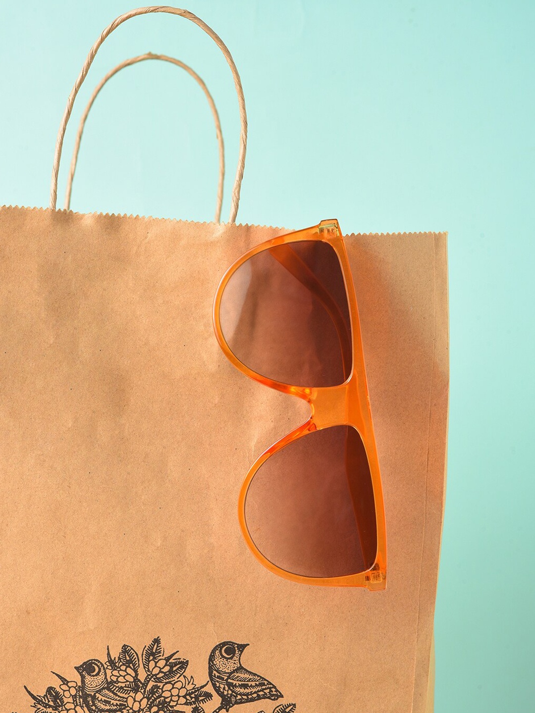 HAUTE SAUCE by Campus Sutra Women Brown Lens & Orange Wayfarer Sunglasses with Polarised and UV Protected
HAUTE SAUCE by Campus Sutra Women Brown Lens & Orange Wayfarer Sunglasses with Polarised and UV Protected