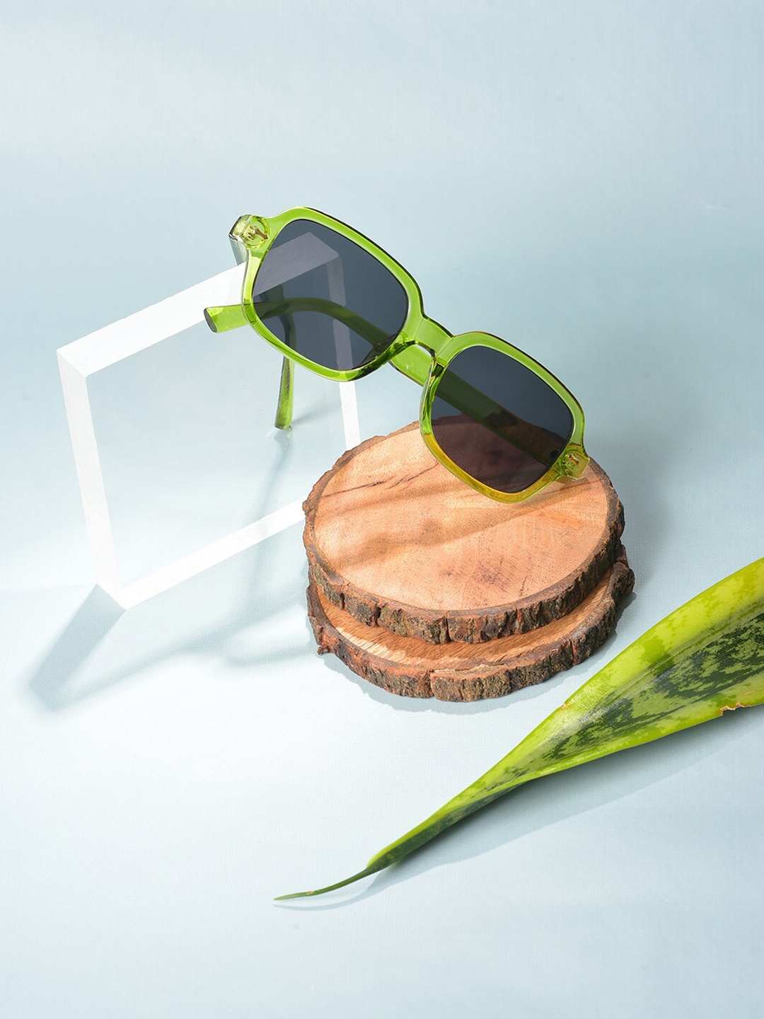 HAUTE SAUCE by Campus Sutra Women Black Lens & Green Oval Sunglasses with UV Protected Lens
HAUTE SAUCE by Campus Sutra Women Black Lens & Green Oval Sunglasses with UV Protected Lens