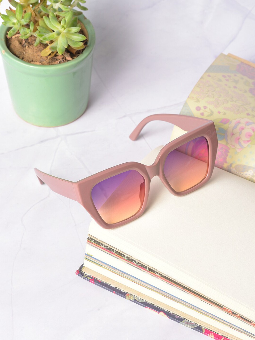 HAUTE SAUCE by Campus Sutra Women Mirrored Lens & Brown Butterfly Sunglasses with Polarised and UV Protected
HAUTE SAUCE by Campus Sutra Women Mirrored Lens & Brown Butterfly Sunglasses with Polarised and UV Protected