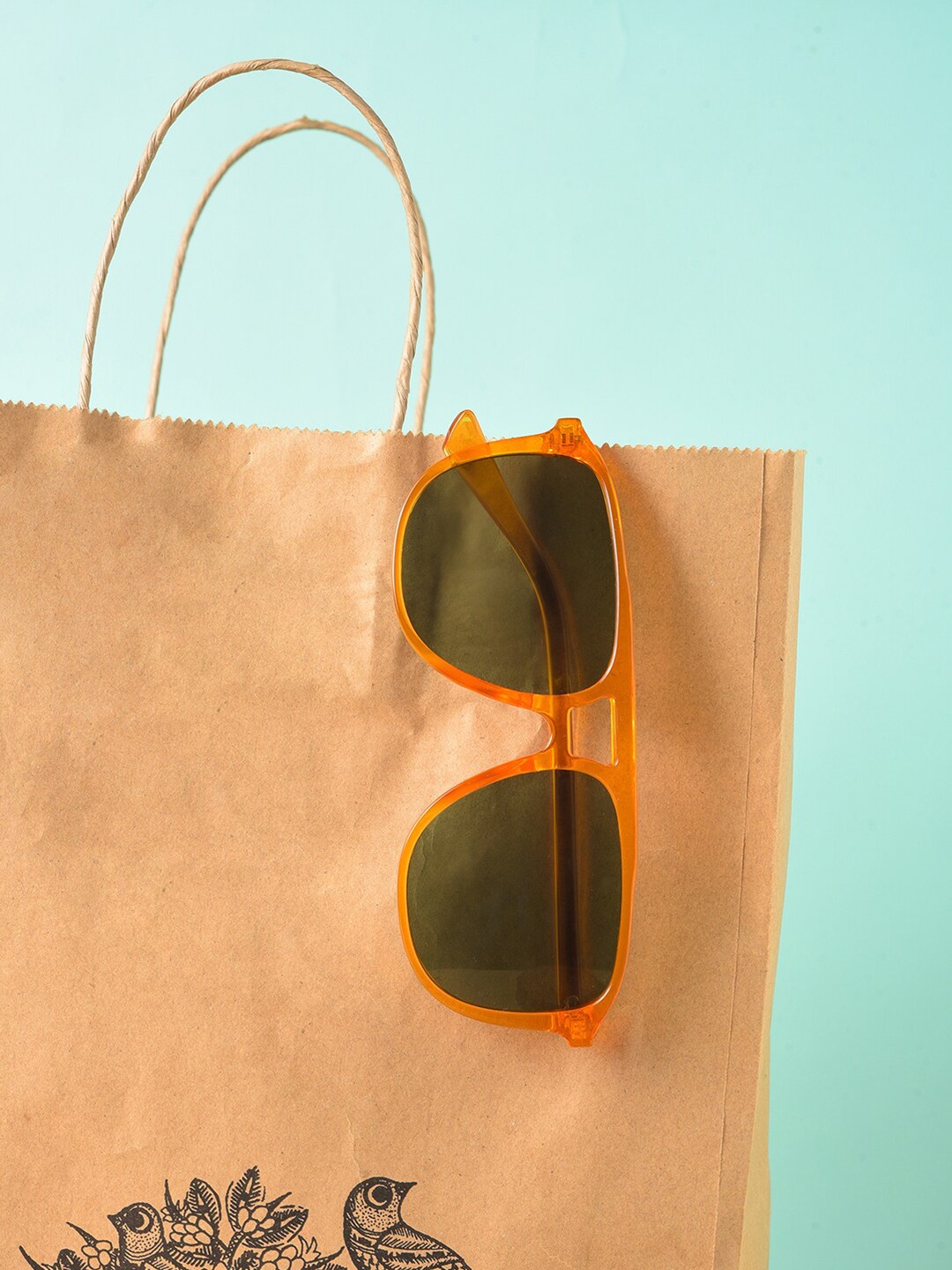 HAUTE SAUCE by Campus Sutra Women Black Lens & Orange Aviator Sunglasses with UV Protected Lens
HAUTE SAUCE by Campus Sutra Women Black Lens & Orange Aviator Sunglasses with UV Protected Lens