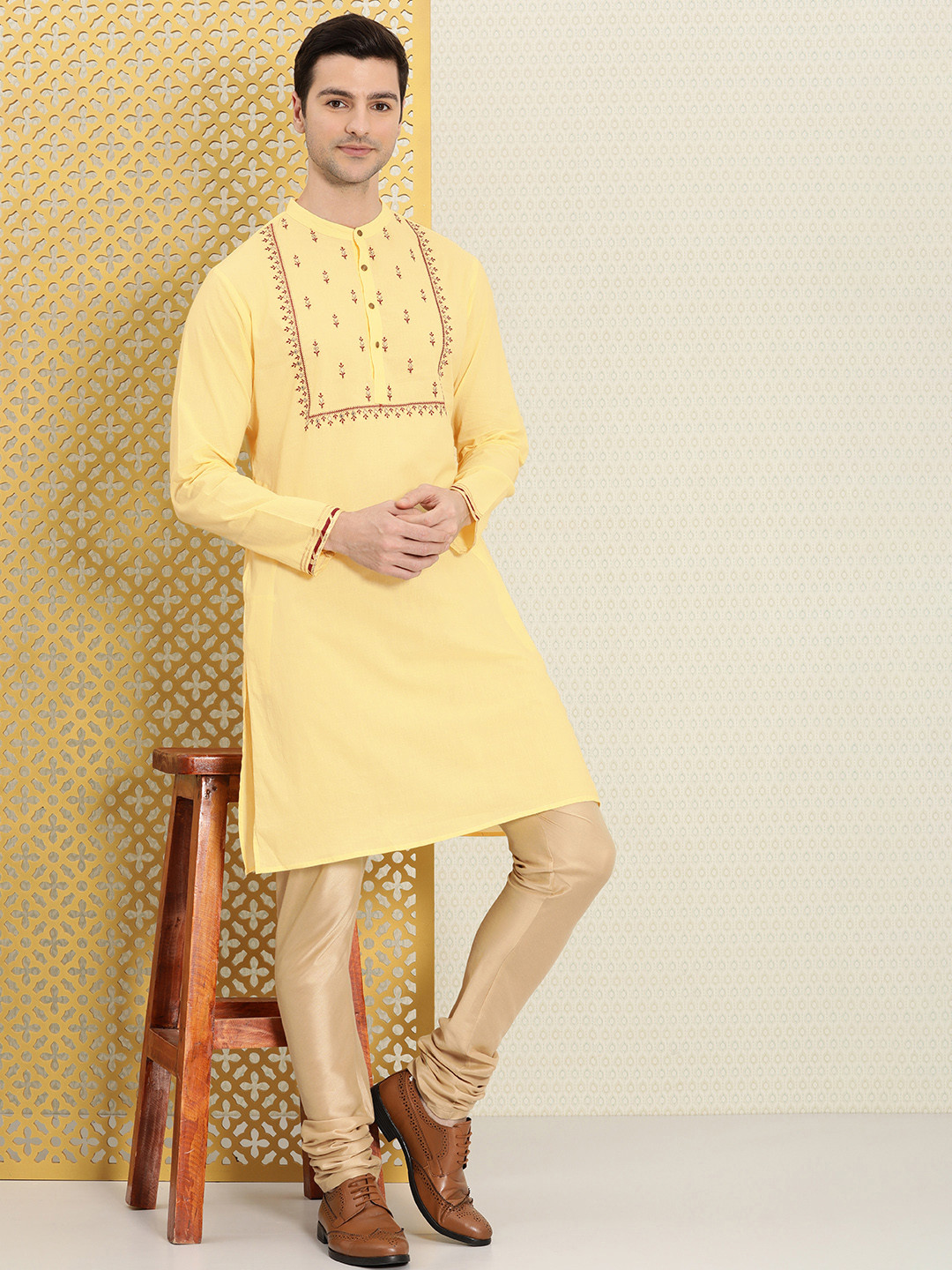 House of Pataudi Men Yellow & Maroon Embroidered Mirror Work Pure Cotton Jashn Kurta
House of Pataudi Men Yellow & Maroon Embroidered Mirror Work Pure Cotton Jashn Kurta