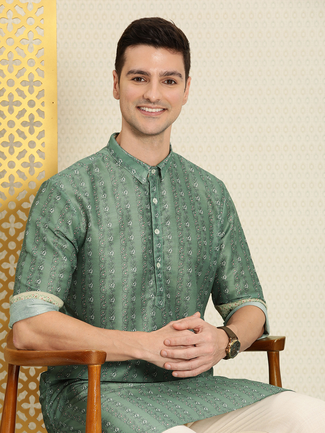 House of Pataudi Men Green & White Ethnic Motifs Printed Rozana Kurta 
House of Pataudi Men Green & White Ethnic Motifs Printed Rozana Kurta