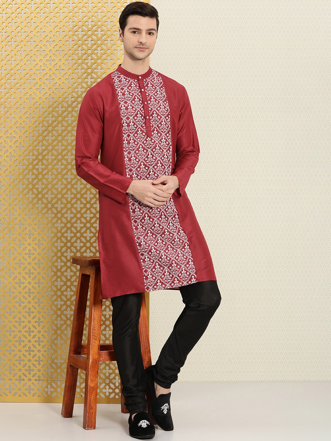 House of Pataudi Men Maroon & White Ethnic Motifs Embroidered Thread Work Jashn Kurta
House of Pataudi Men Maroon & White Ethnic Motifs Embroidered Thread Work Jashn Kurta