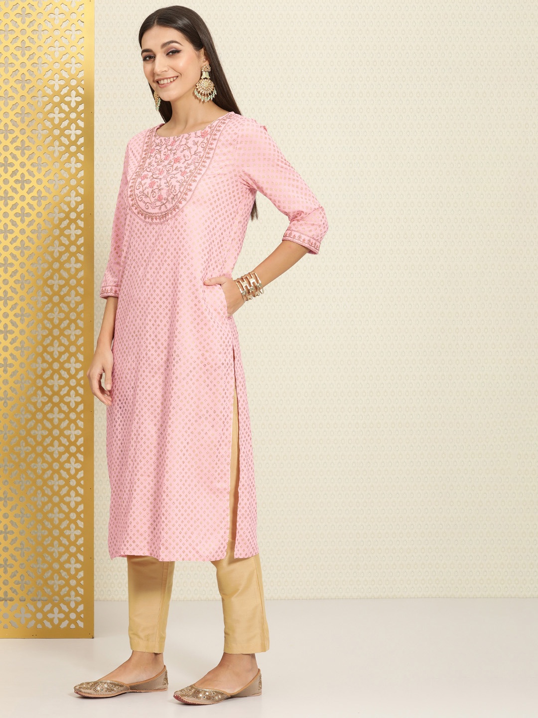 House of Pataudi Women Pink & Gold-Toned Ethnic Motifs Embroidered Thread Work Kurta
House of Pataudi Women Pink & Gold-Toned Ethnic Motifs Embroidered Thread Work Kurta
