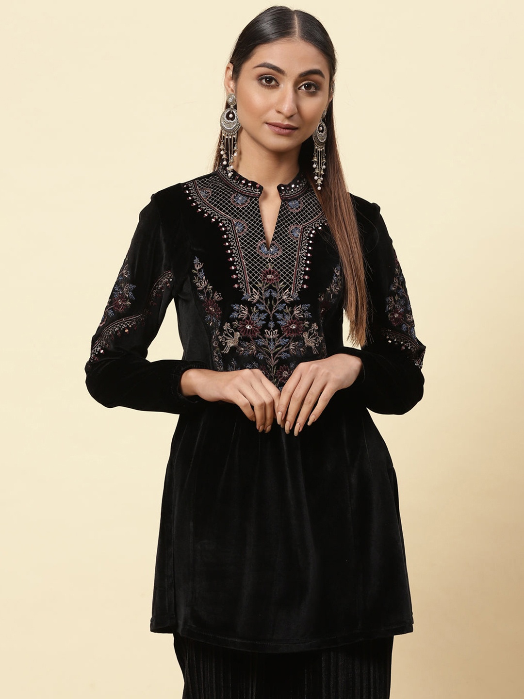 Lakshita Women Charcoal Floral Embroidered Thread Work Floral Velvet Anarkali Kurta
Lakshita Women Charcoal Floral Embroidered Thread Work Floral Velvet Anarkali Kurta