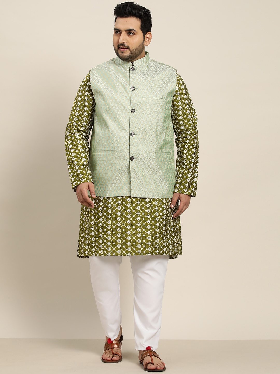 SOJANYA PLUS Men Green & White Chikankari Embroidered Kurta with Churidar & Nehru Jacket
SOJANYA PLUS Men Green & White Chikankari Embroidered Kurta with Churidar & Nehru Jacket
