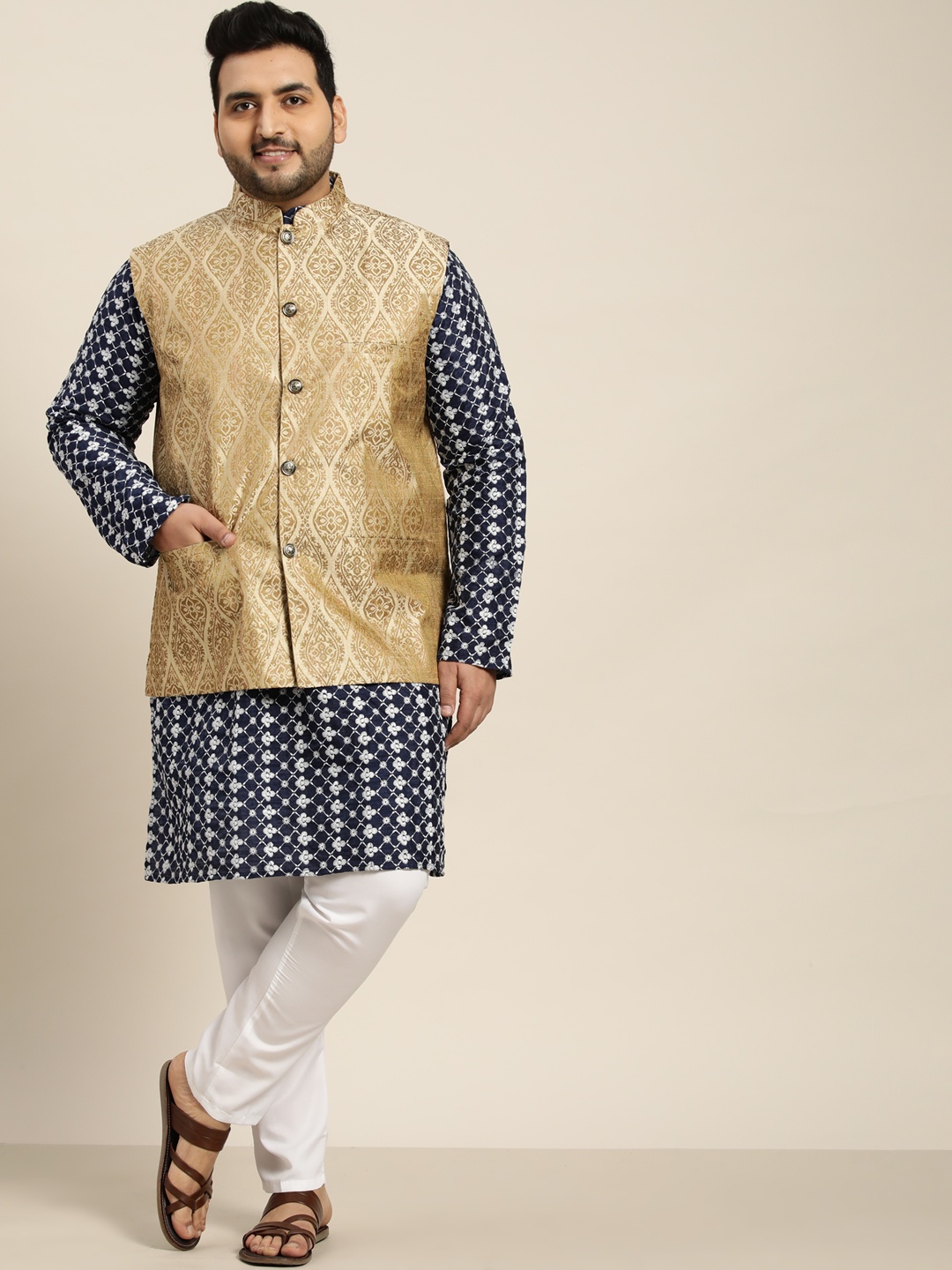 SOJANYA PLUS Men Navy Blue Ethnic Motifs Embroidered Kurta with Churidar & Nehru Jacket
SOJANYA PLUS Men Navy Blue Ethnic Motifs Embroidered Kurta with Churidar & Nehru Jacket