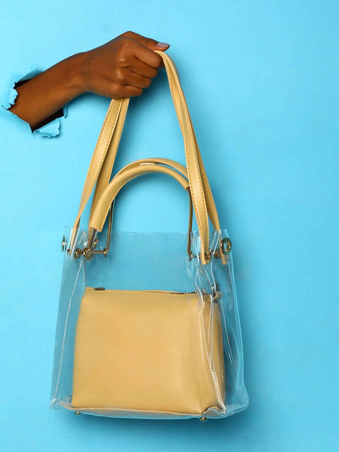 HAUTE SAUCE by Campus Sutra Mustard PU Oversized Structured Shoulder Bag with Tasselled
HAUTE SAUCE by Campus Sutra Mustard PU Oversized Structured Shoulder Bag with Tasselled