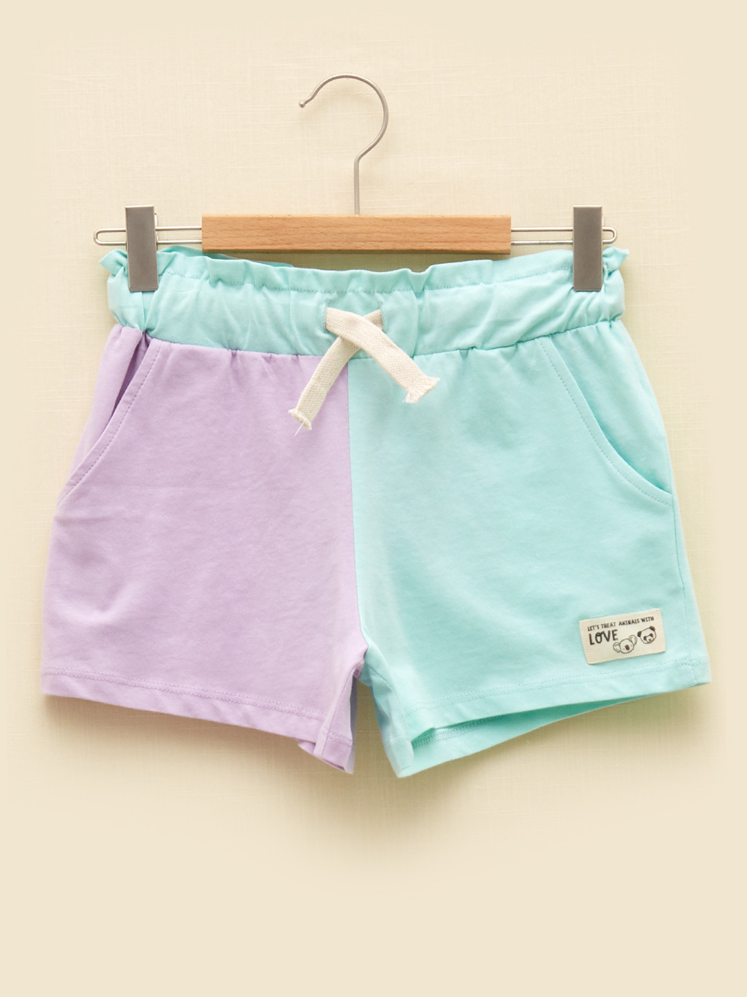 LC Waikiki Girls Blue & Lavender Pure Cotton Colourblocked Shorts
LC Waikiki Girls Blue & Lavender Pure Cotton Colourblocked Shorts