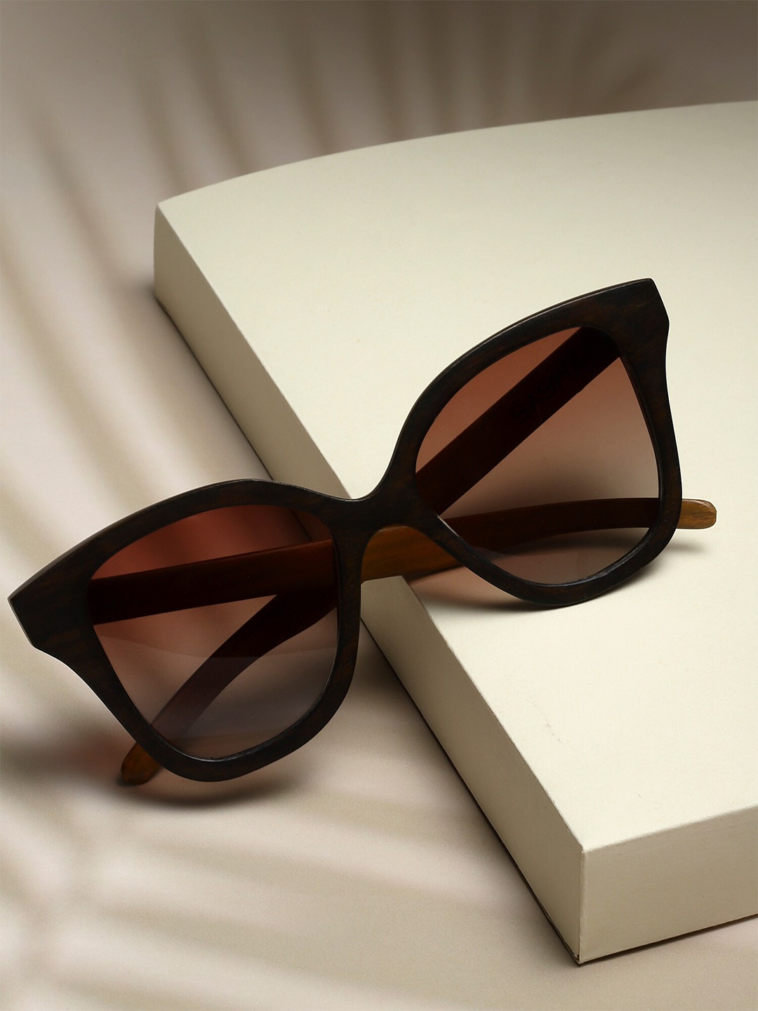 SASHA Unisex Brown Lens & Black Wayfarer Sunglasses with Polarised and UV Protected Lens
SASHA Unisex Brown Lens & Black Wayfarer Sunglasses with Polarised and UV Protected Lens