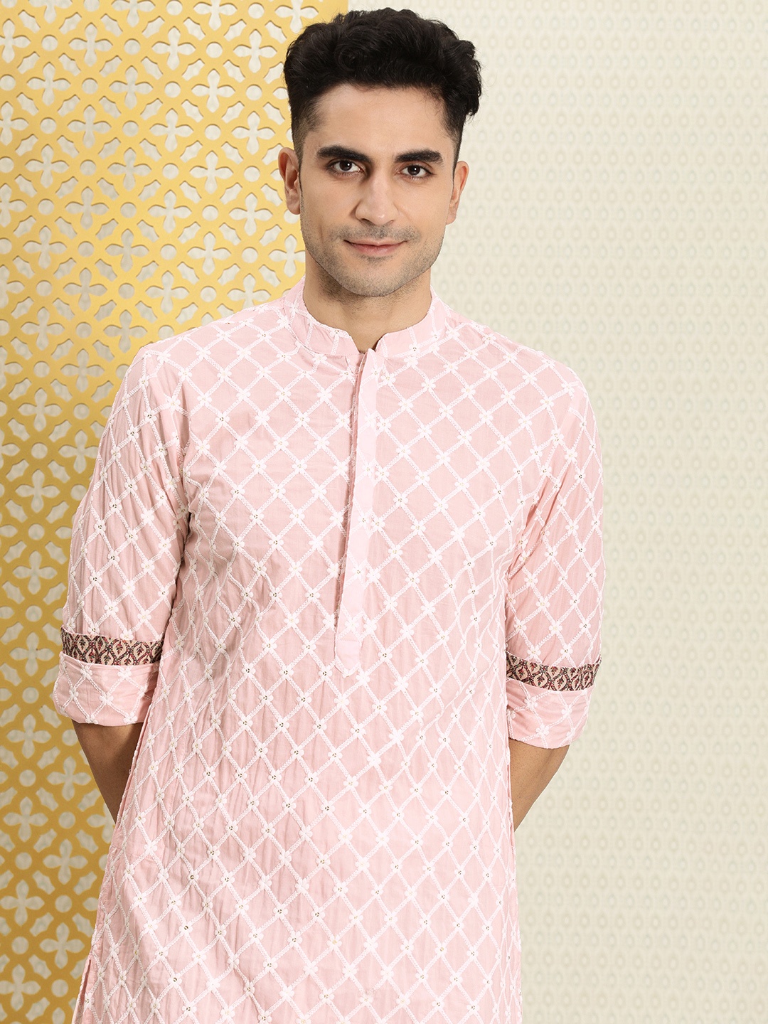 House of Pataudi Men Pink Floral Embroidered Sequinned Pure Cotton Kurta with Churidar
House of Pataudi Men Pink Floral Embroidered Sequinned Pure Cotton Kurta with Churidar