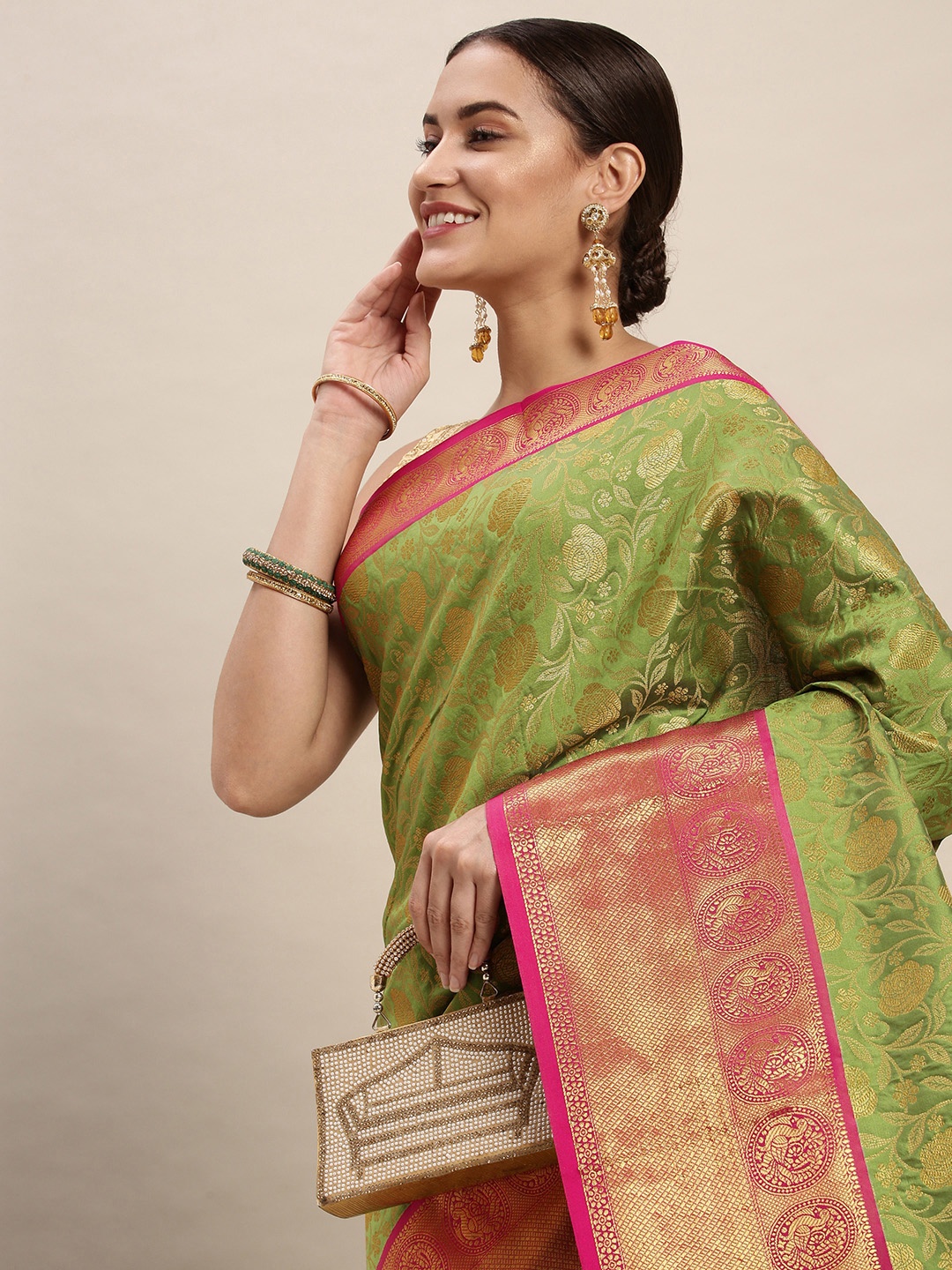 Royal Rajgharana Saree Green & Gold Floral Zari Silk Blend Celebrity Banarasi Sarees
Royal Rajgharana Saree Green & Gold Floral Zari Silk Blend Celebrity Banarasi Sarees